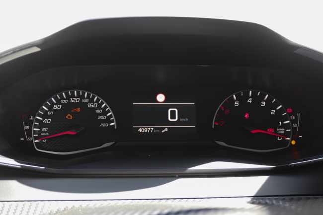 peugeot-2008-1-2-puretech-2022-gasolina-1199cc