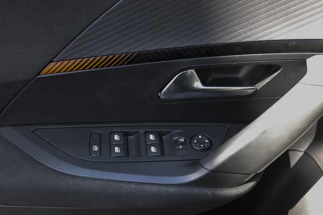peugeot-2008-1-2-puretech-2022-gasolina-1199cc