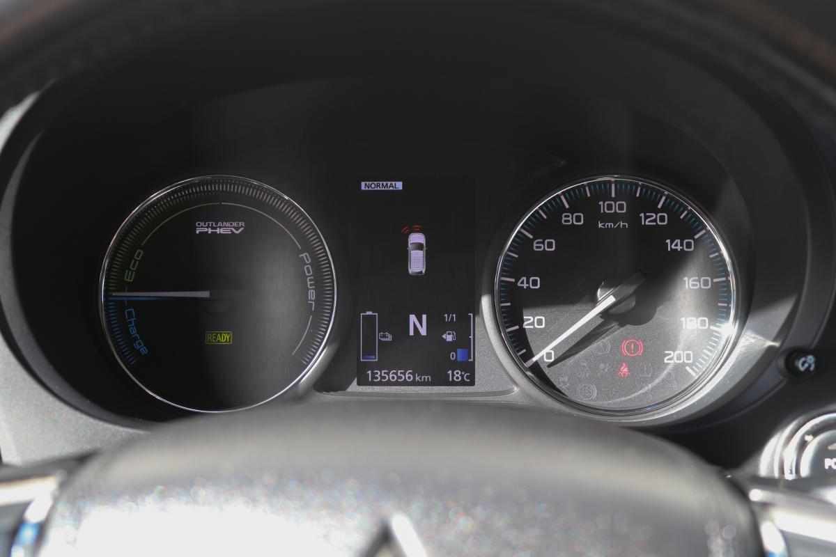 mitsubishi-outlander-2-0-p-hev-4wd-2017-gasolina-1998cc