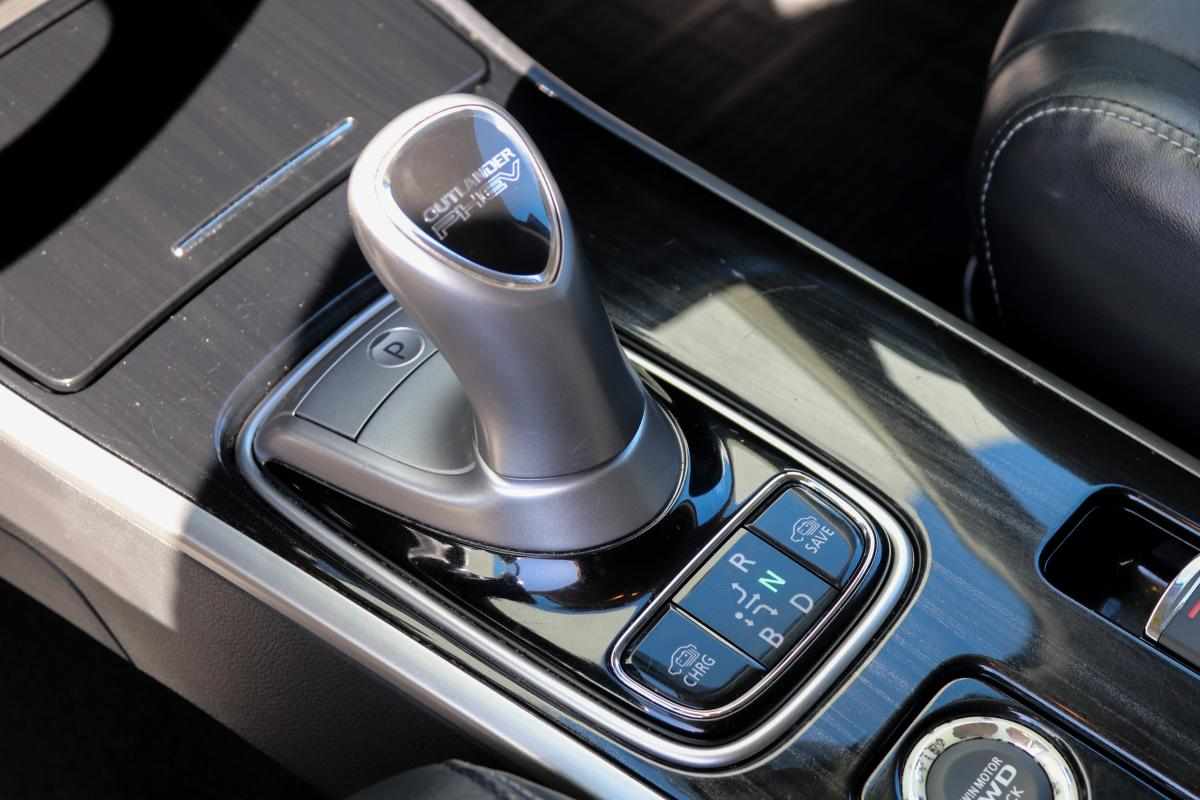 mitsubishi-outlander-2-0-p-hev-4wd-2017-gasolina-1998cc