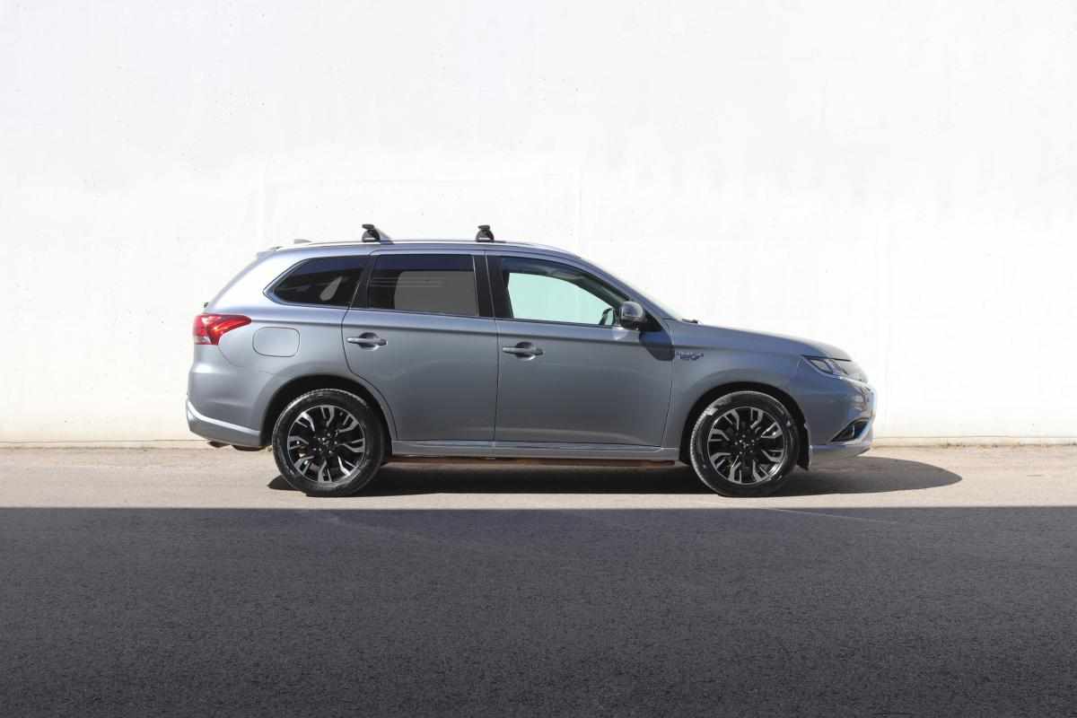 mitsubishi-outlander-2-0-p-hev-4wd-2017-gasolina-1998cc