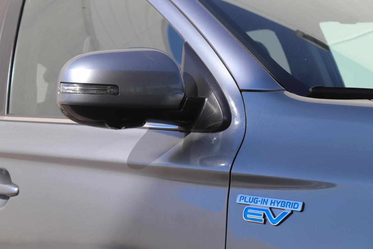 mitsubishi-outlander-2-0-p-hev-4wd-2017-gasolina-1998cc