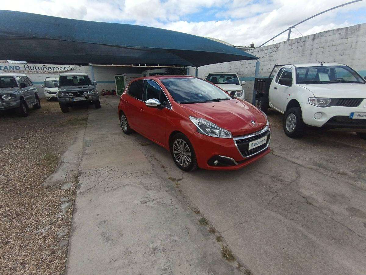peugeot-208-2015-gasolina-1199cc