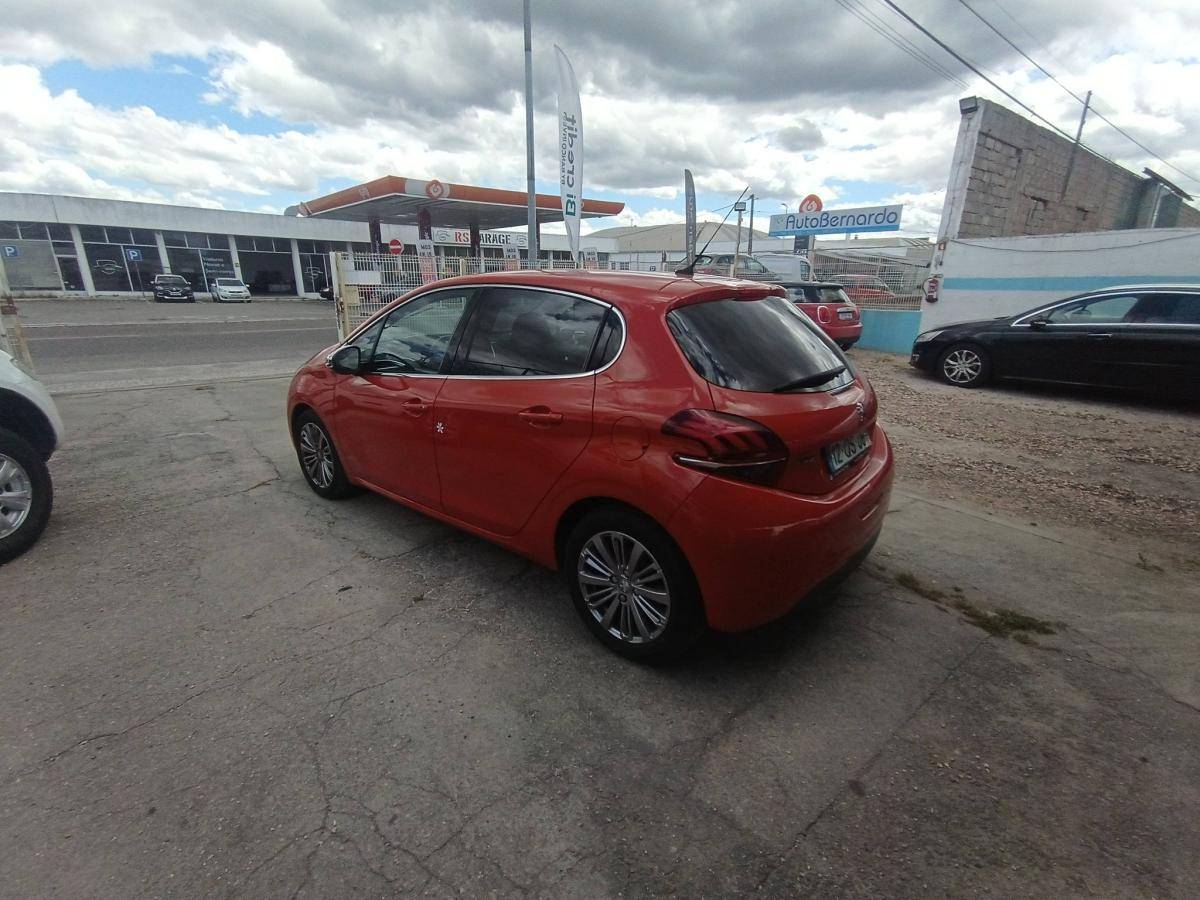 peugeot-208-2015-gasolina-1199cc