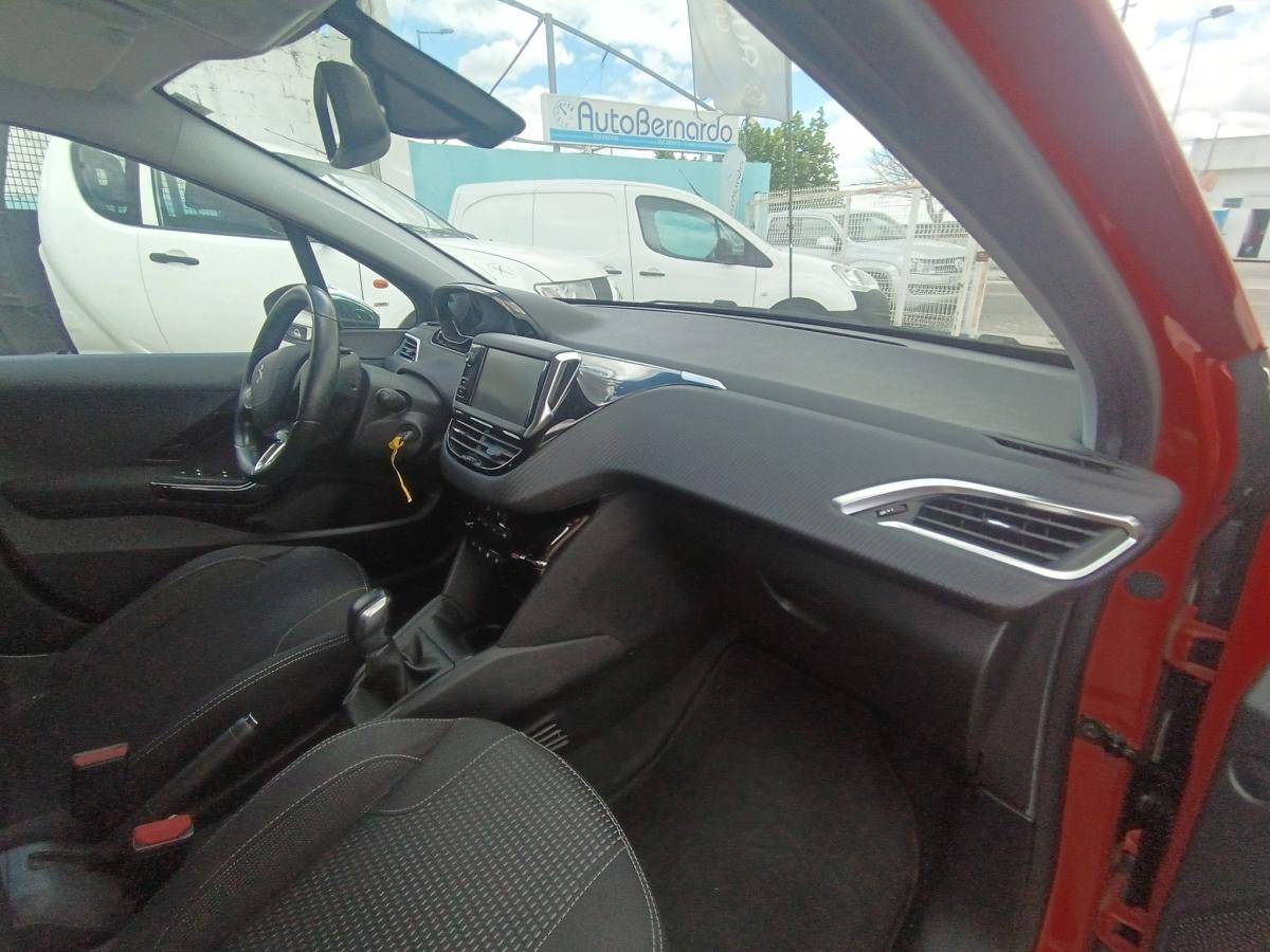 peugeot-208-2015-gasolina-1199cc
