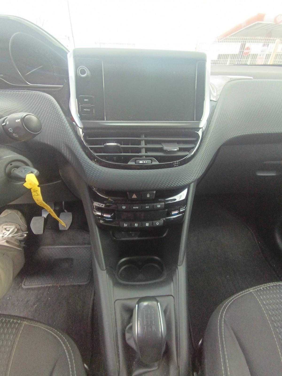 peugeot-208-2015-gasolina-1199cc