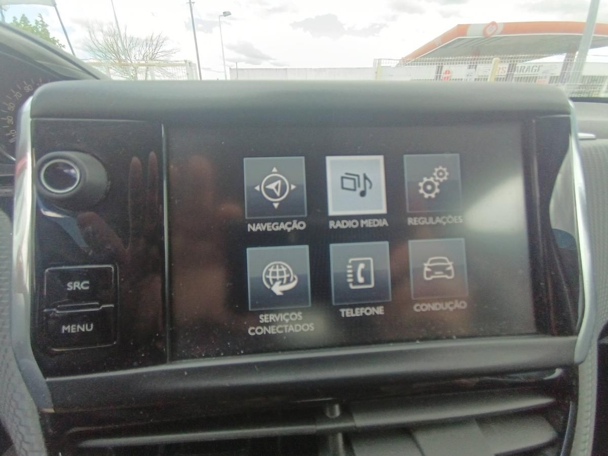 peugeot-208-2015-gasolina-1199cc