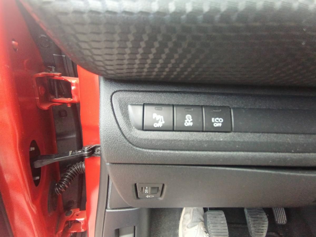 peugeot-208-2015-gasolina-1199cc
