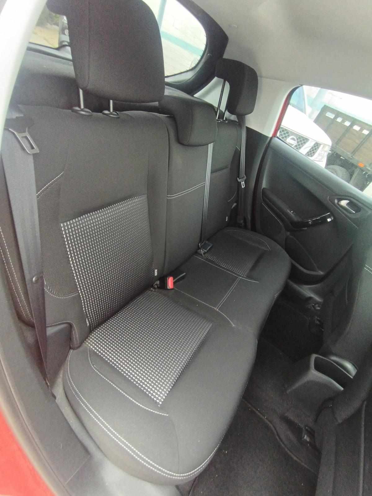 peugeot-208-2015-gasolina-1199cc
