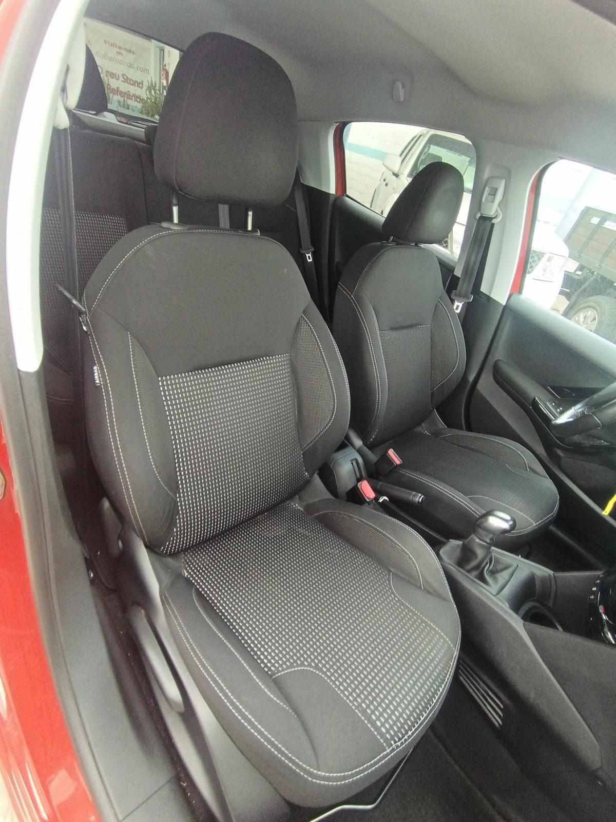 peugeot-208-2015-gasolina-1199cc