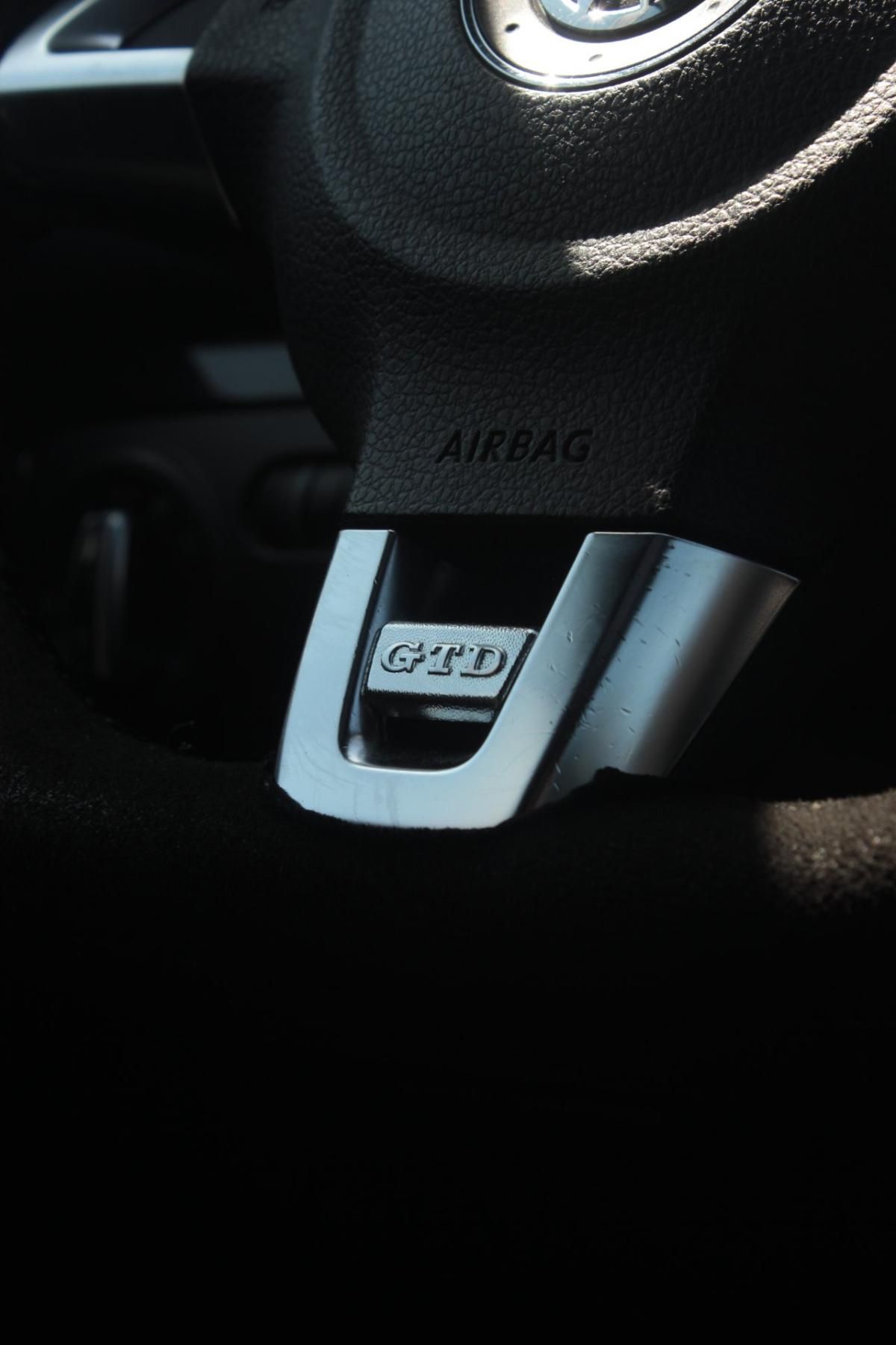 volkswagen-golf-2-0-tdi-2010-diesel-1968cc