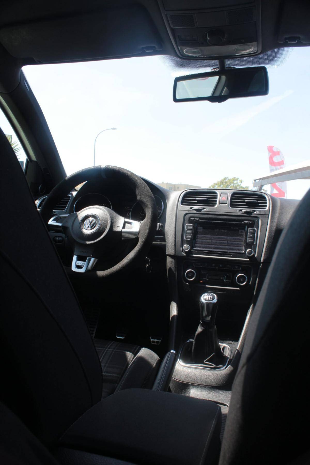 volkswagen-golf-2-0-tdi-2010-diesel-1968cc