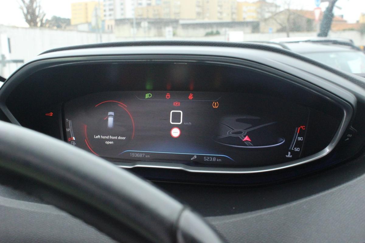 peugeot-3008-1-6-bluehdi-2018-diesel-1560cc