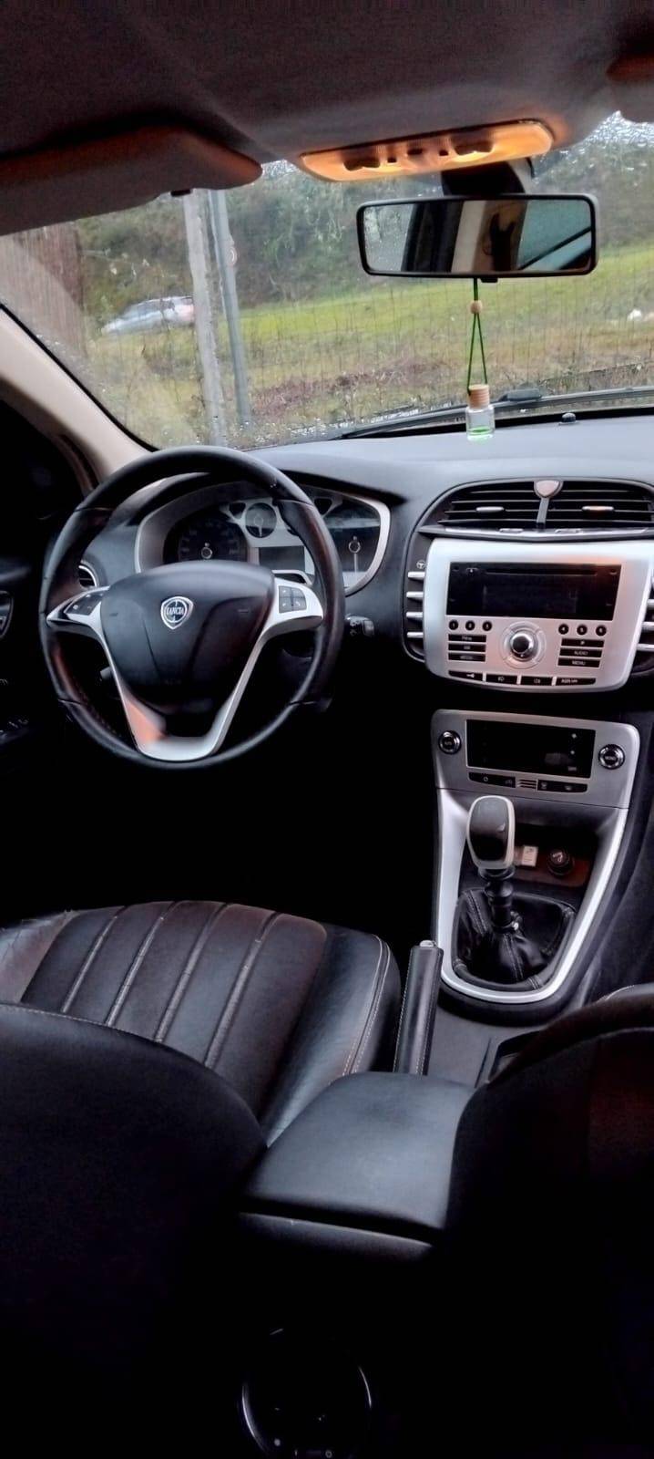 lancia-delta-2008-diesel-1598cc