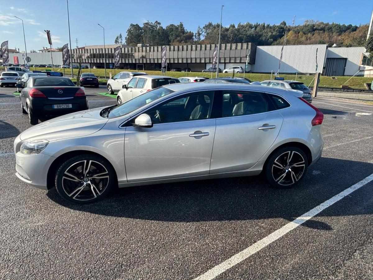 volvo-v40-2013-diesel-1969cc