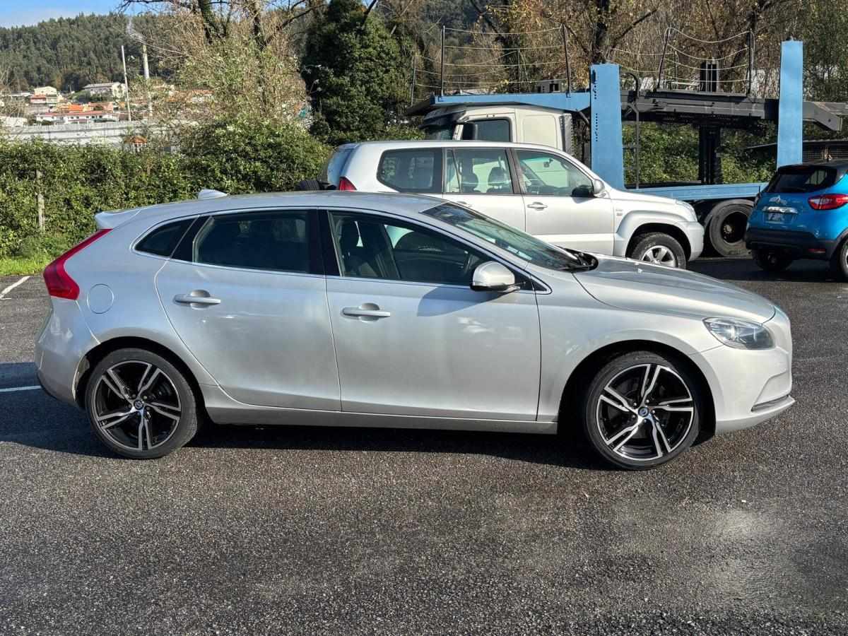 volvo-v40-2013-diesel-1969cc