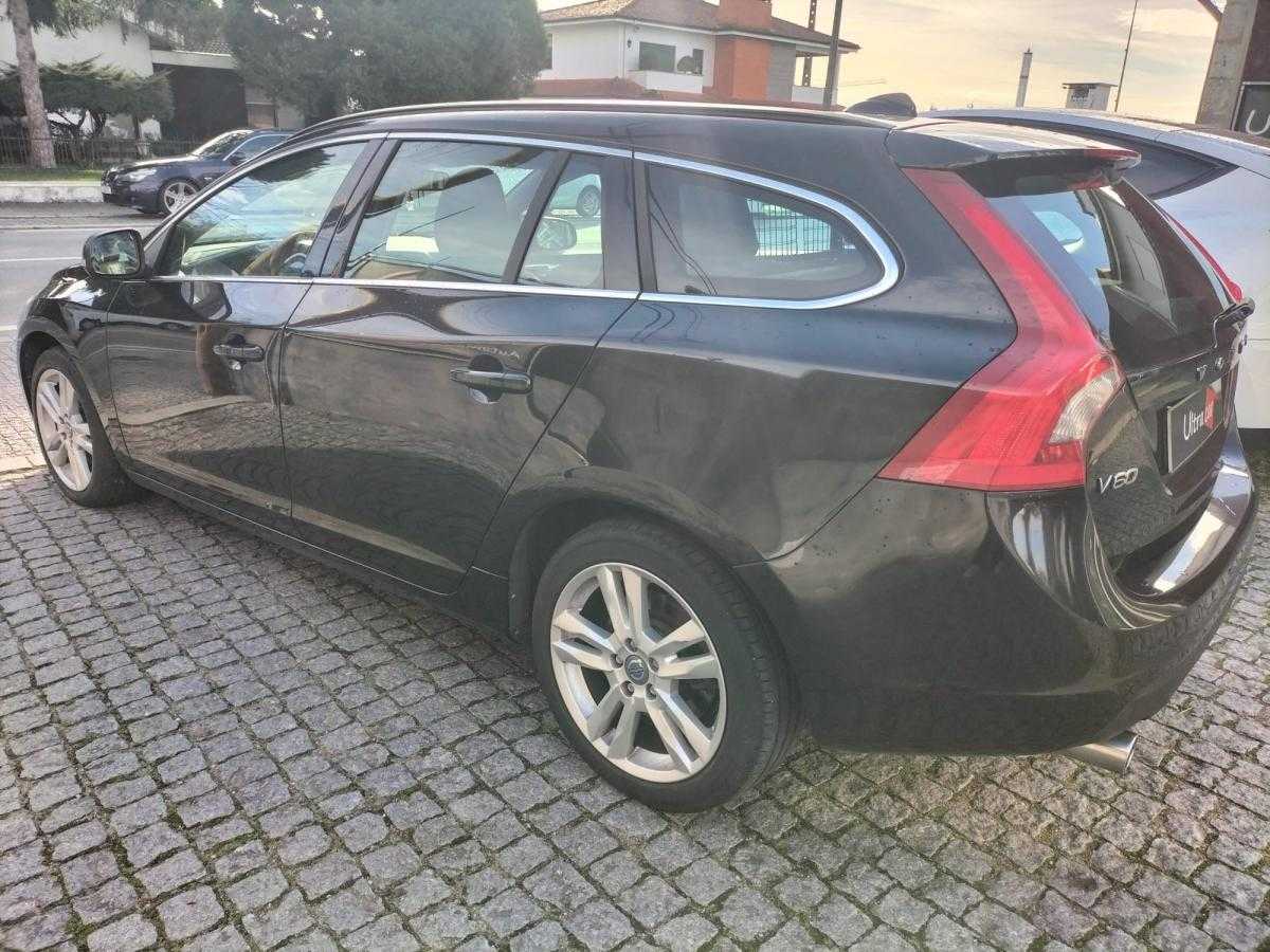volvo-v60-2011-diesel-1984cc