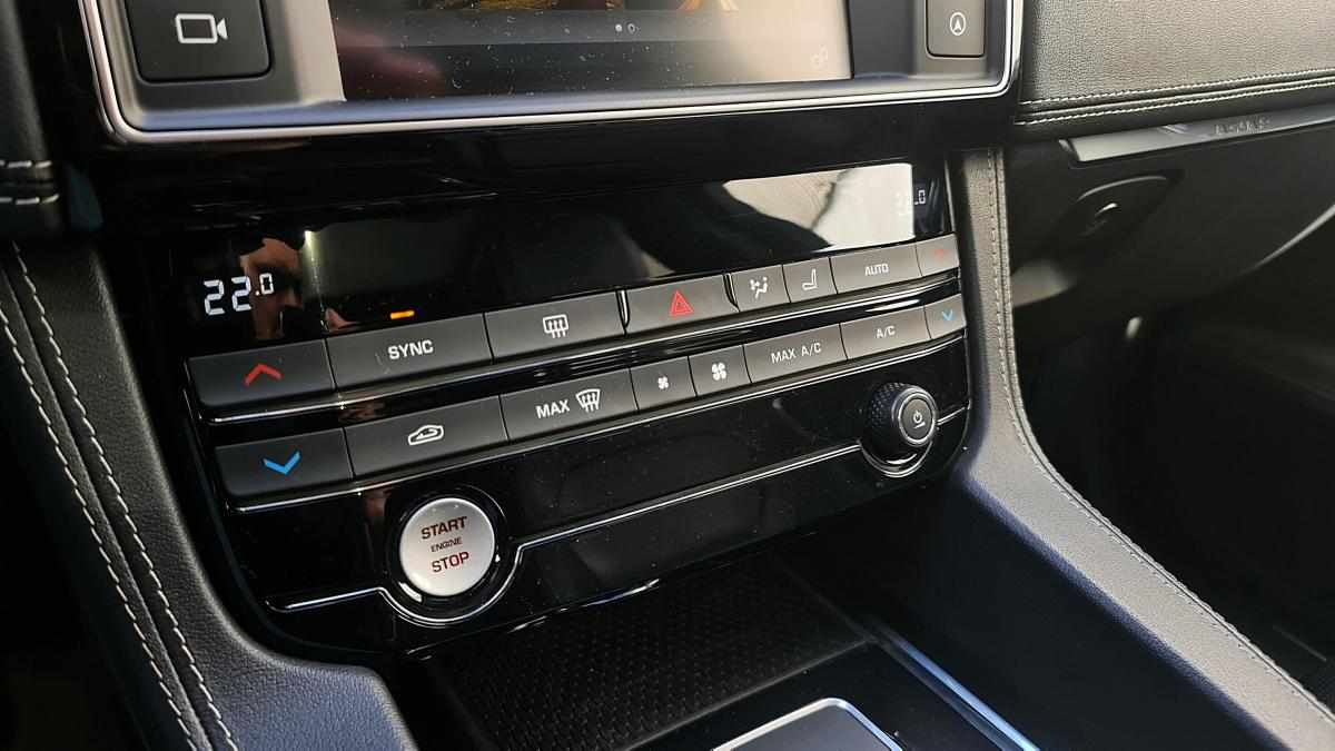 jaguar-f-pace-20d-awd-2017-diesel-1999cc