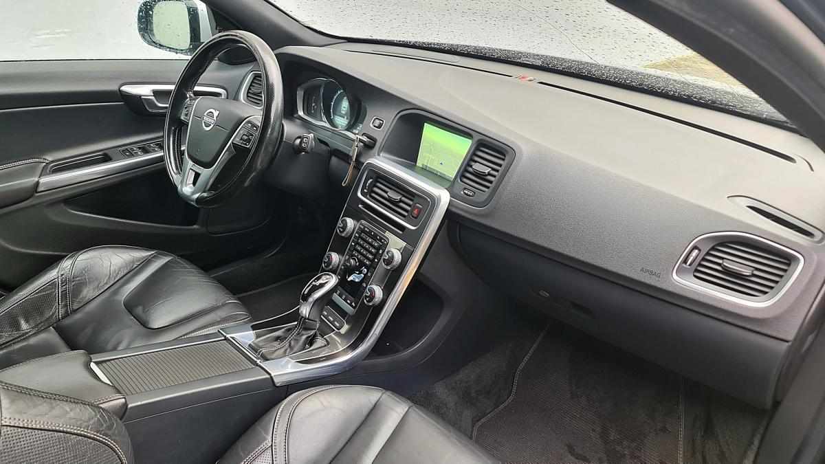 volvo-v60-d6-plug-in-hybrid-awd-2-4-2015-diesel-2400cc