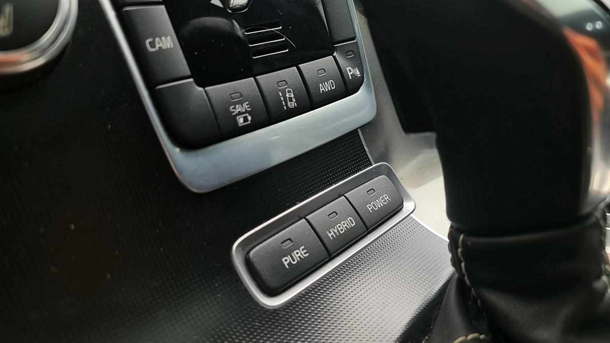 volvo-v60-d6-plug-in-hybrid-awd-2-4-2015-diesel-2400cc