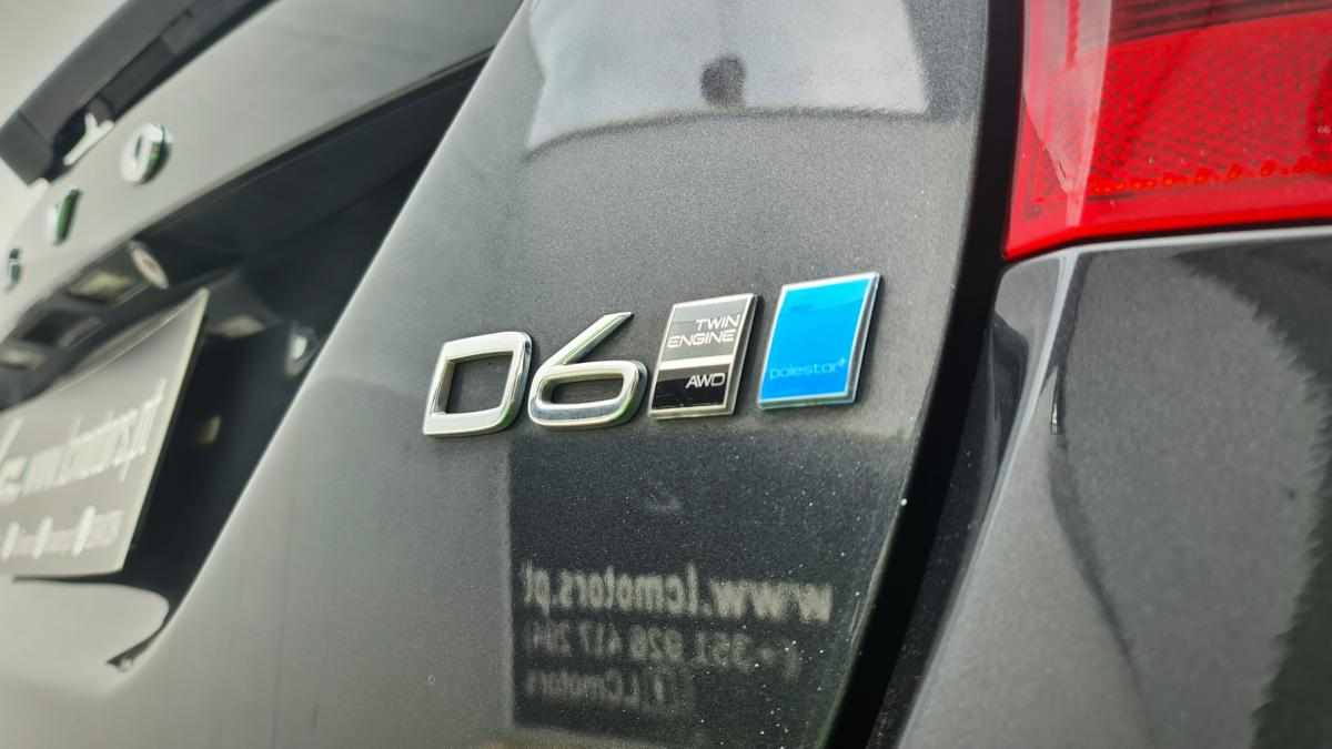 volvo-v60-d6-plug-in-hybrid-awd-2-4-2015-diesel-2400cc