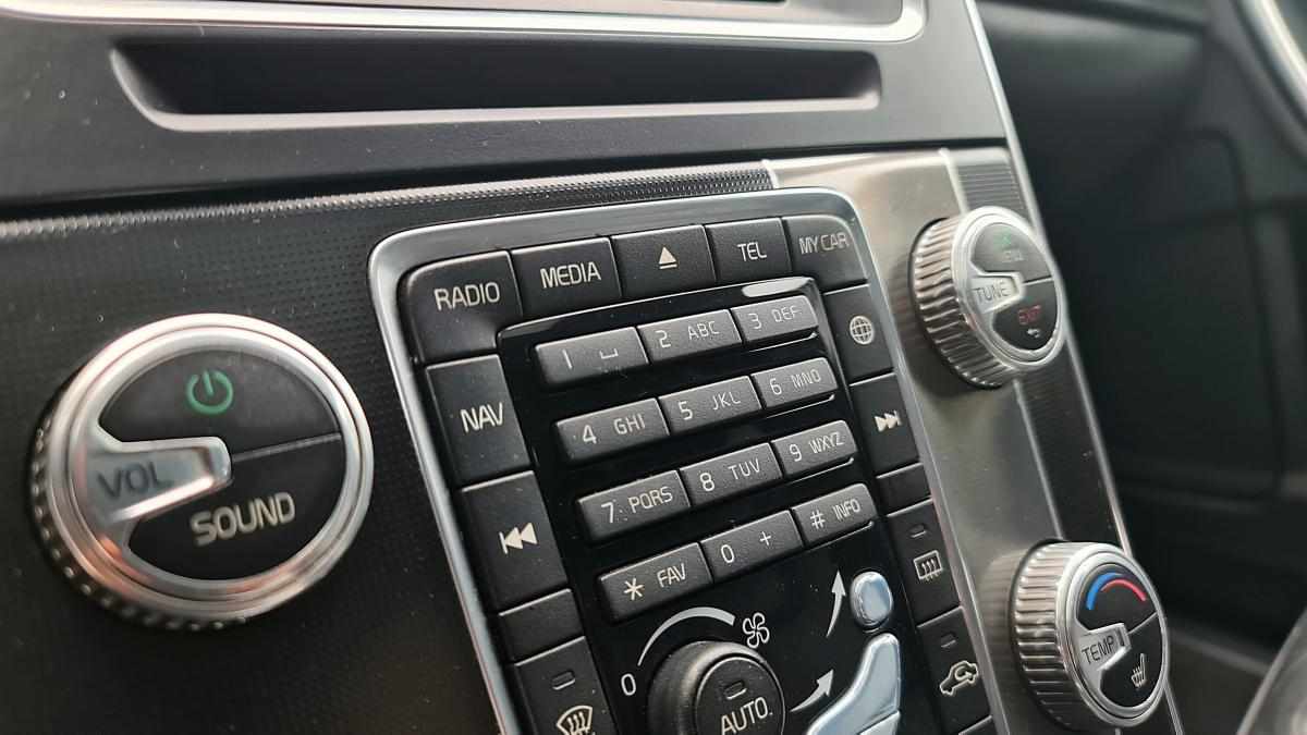volvo-v60-d6-plug-in-hybrid-awd-2-4-2015-diesel-2400cc
