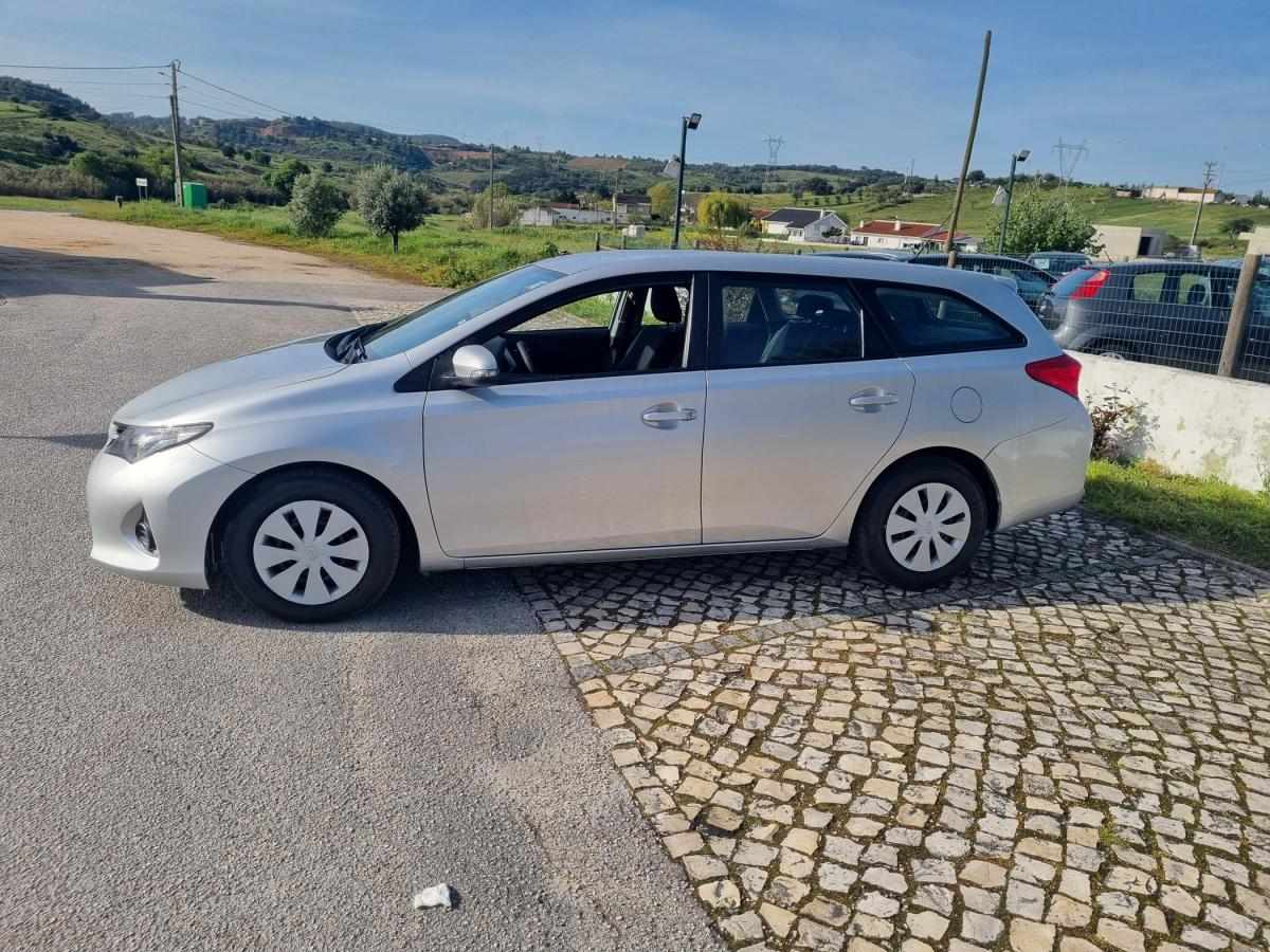 toyota-auris-touring-sports-2015-diesel-1364cc