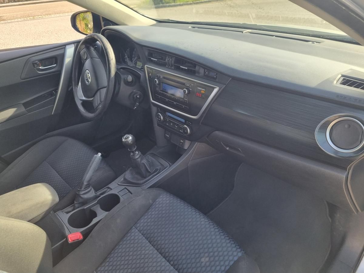toyota-auris-touring-sports-2015-diesel-1364cc