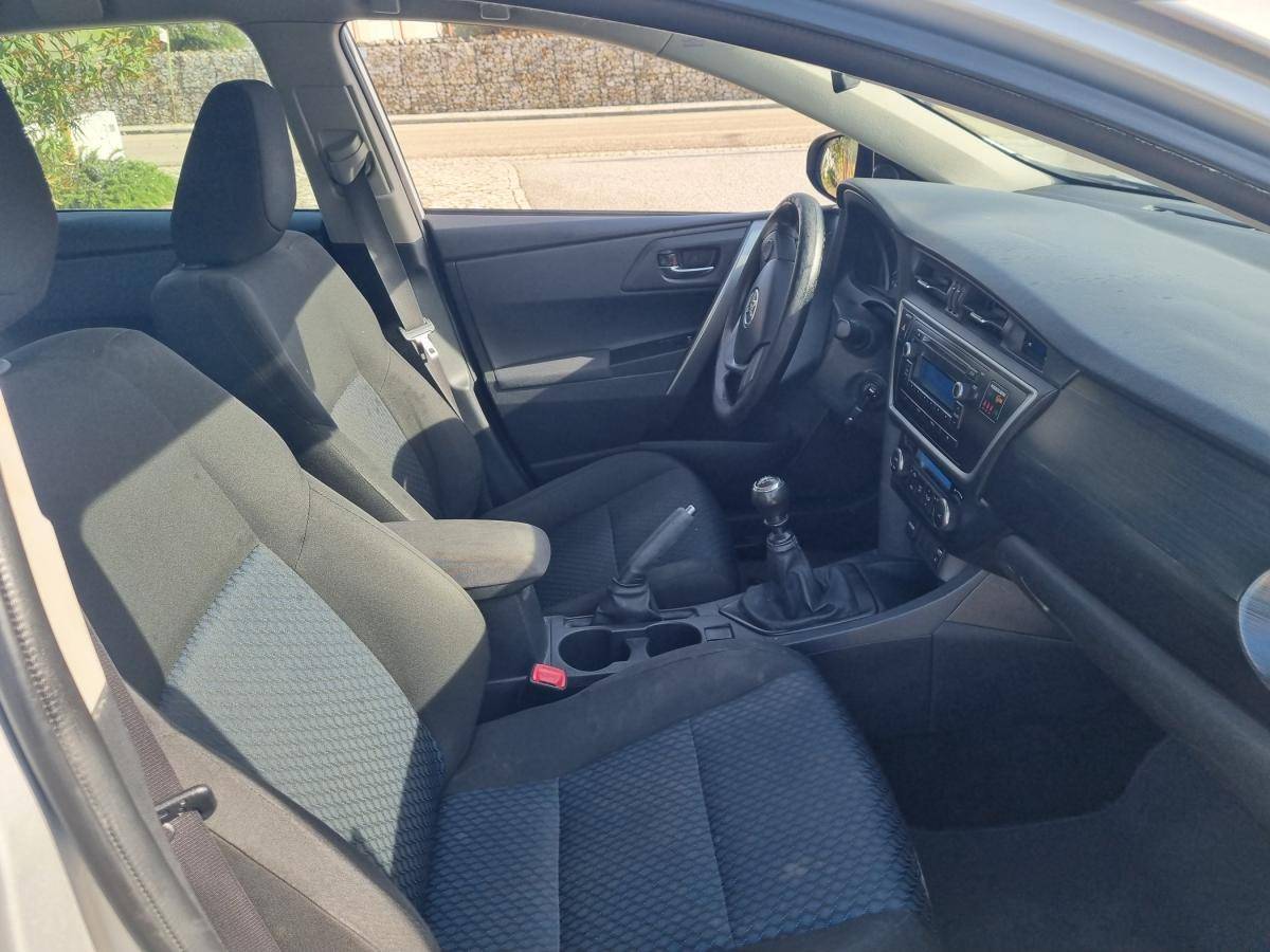 toyota-auris-touring-sports-2015-diesel-1364cc