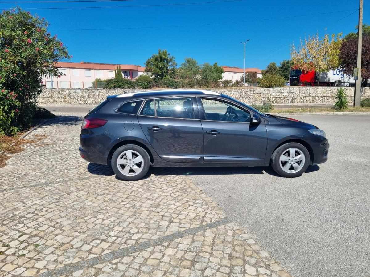 renault-megane-sport-tourer-2011-diesel-1461cc