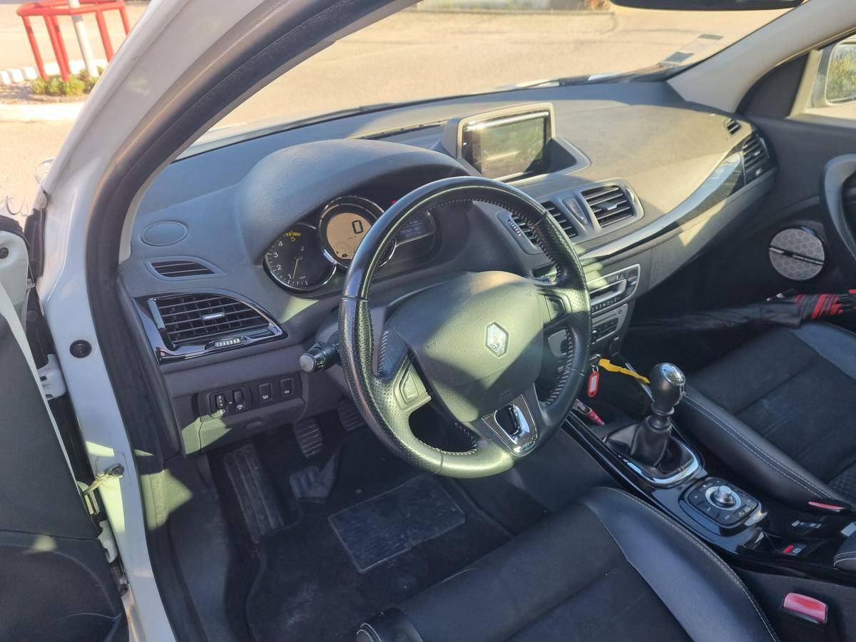 renault-megane-sport-tourer-2015-diesel-1461cc