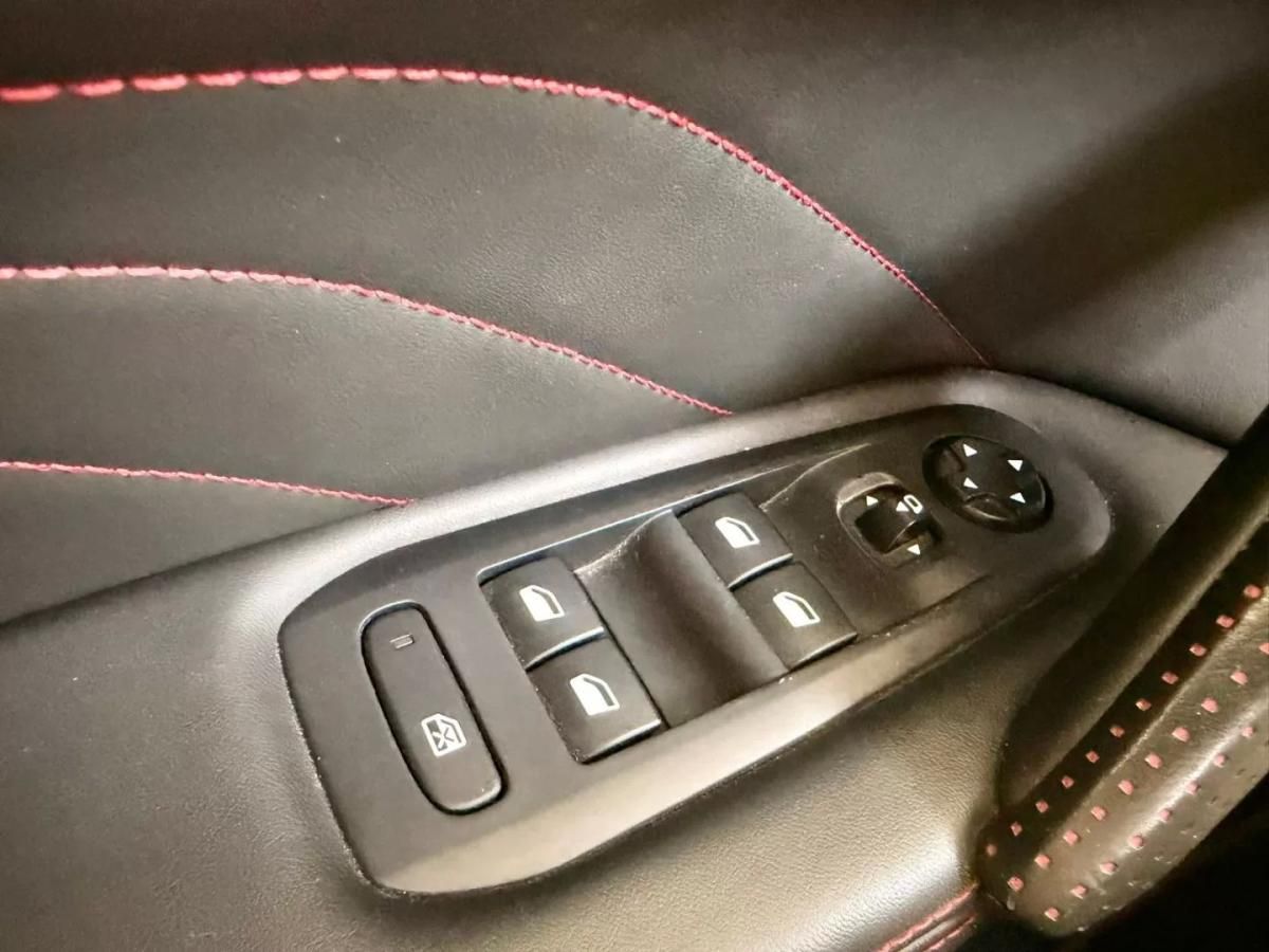 peugeot-308-2017-gasolina-1199cc