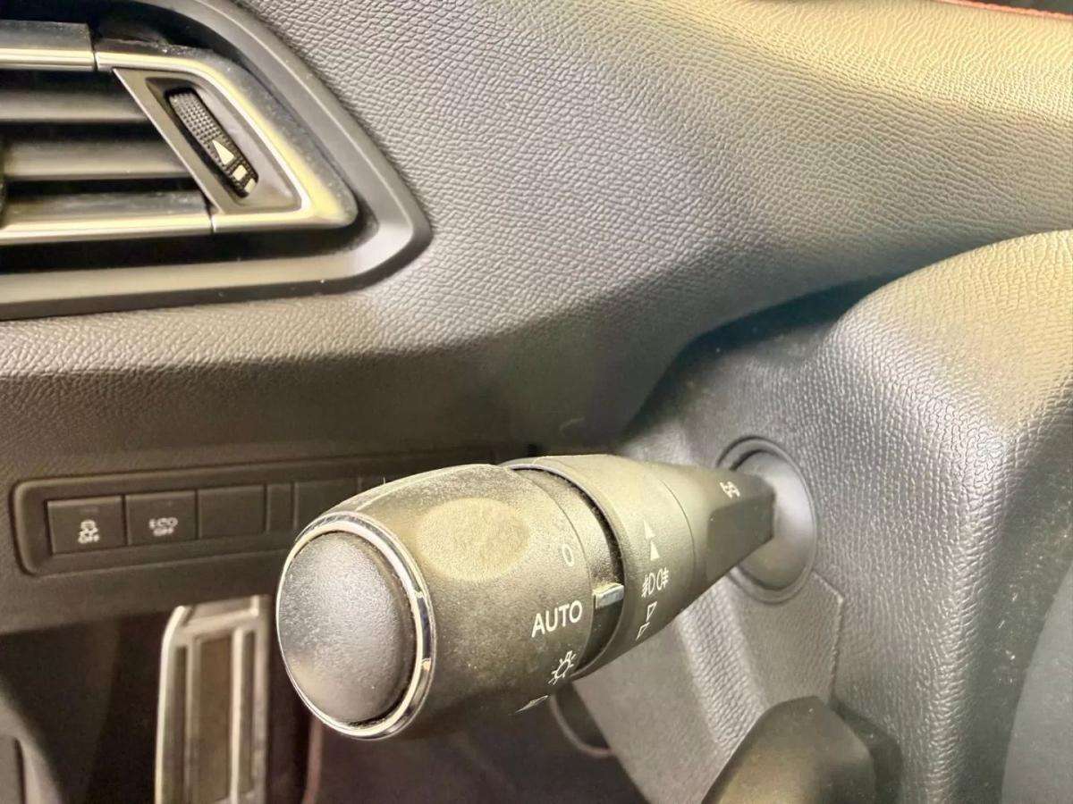 peugeot-308-2017-gasolina-1199cc