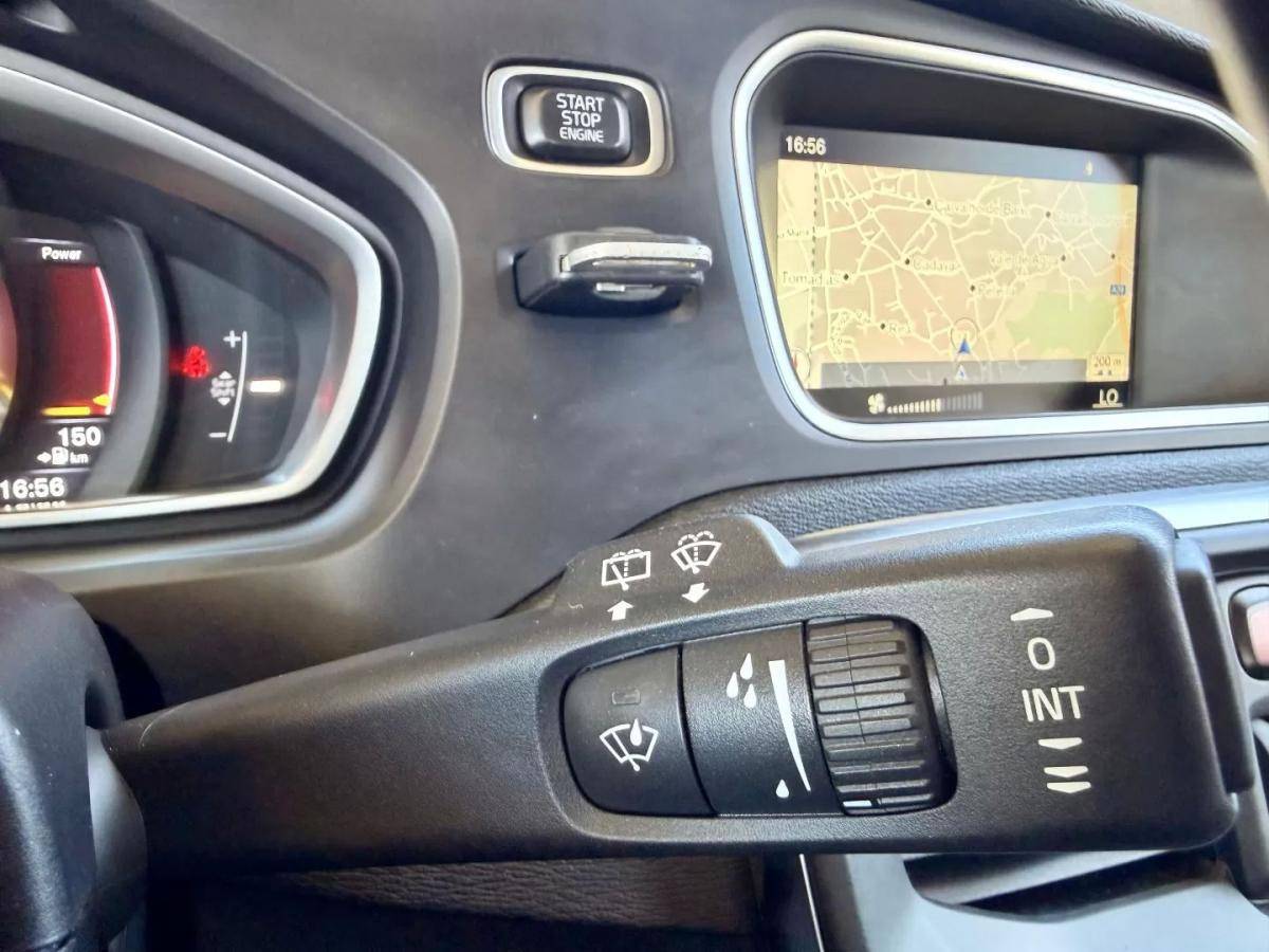 volvo-v40-2014-diesel-1969cc