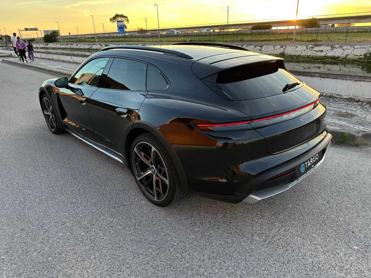 porsche-taycan-2023-eletrico-500cc
