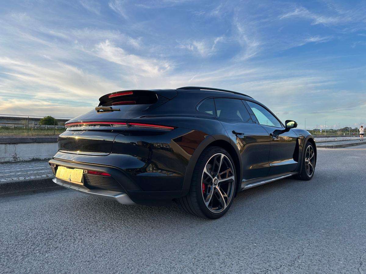 porsche-taycan-2023-eletrico-500cc