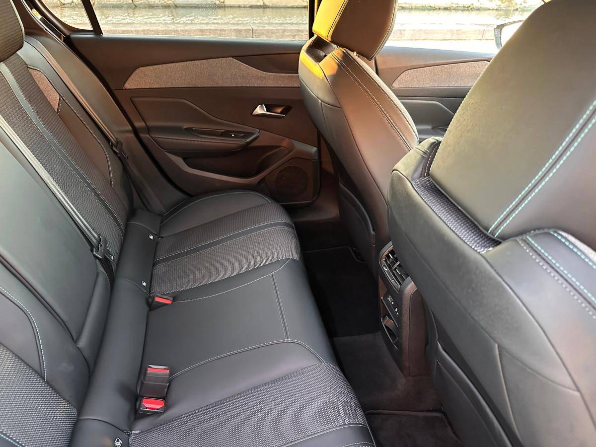 peugeot-308-2022-hibrido-a-gasolina-1598cc