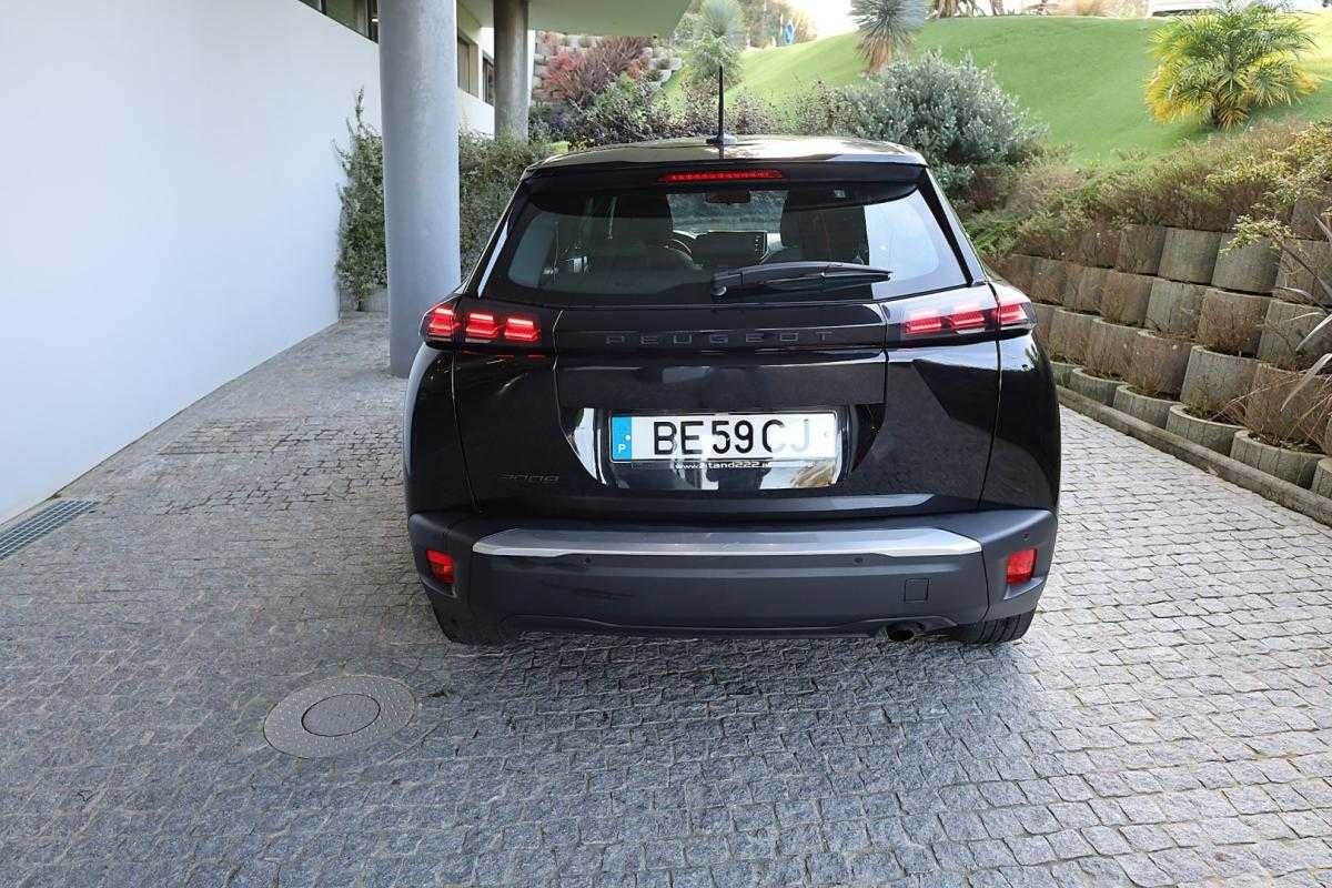 peugeot-2008-2023-gasolina-1199cc