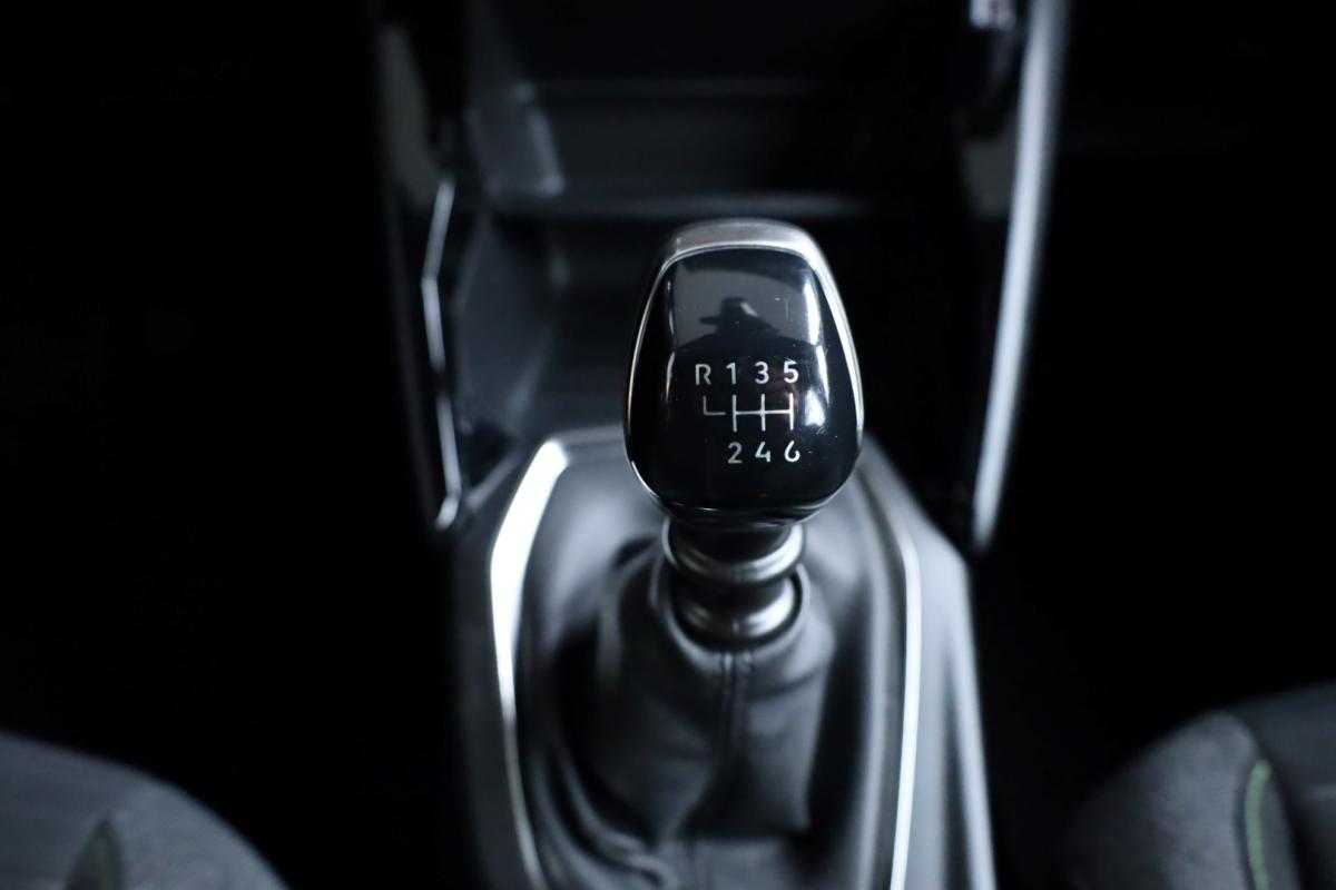 peugeot-2008-2023-gasolina-1199cc