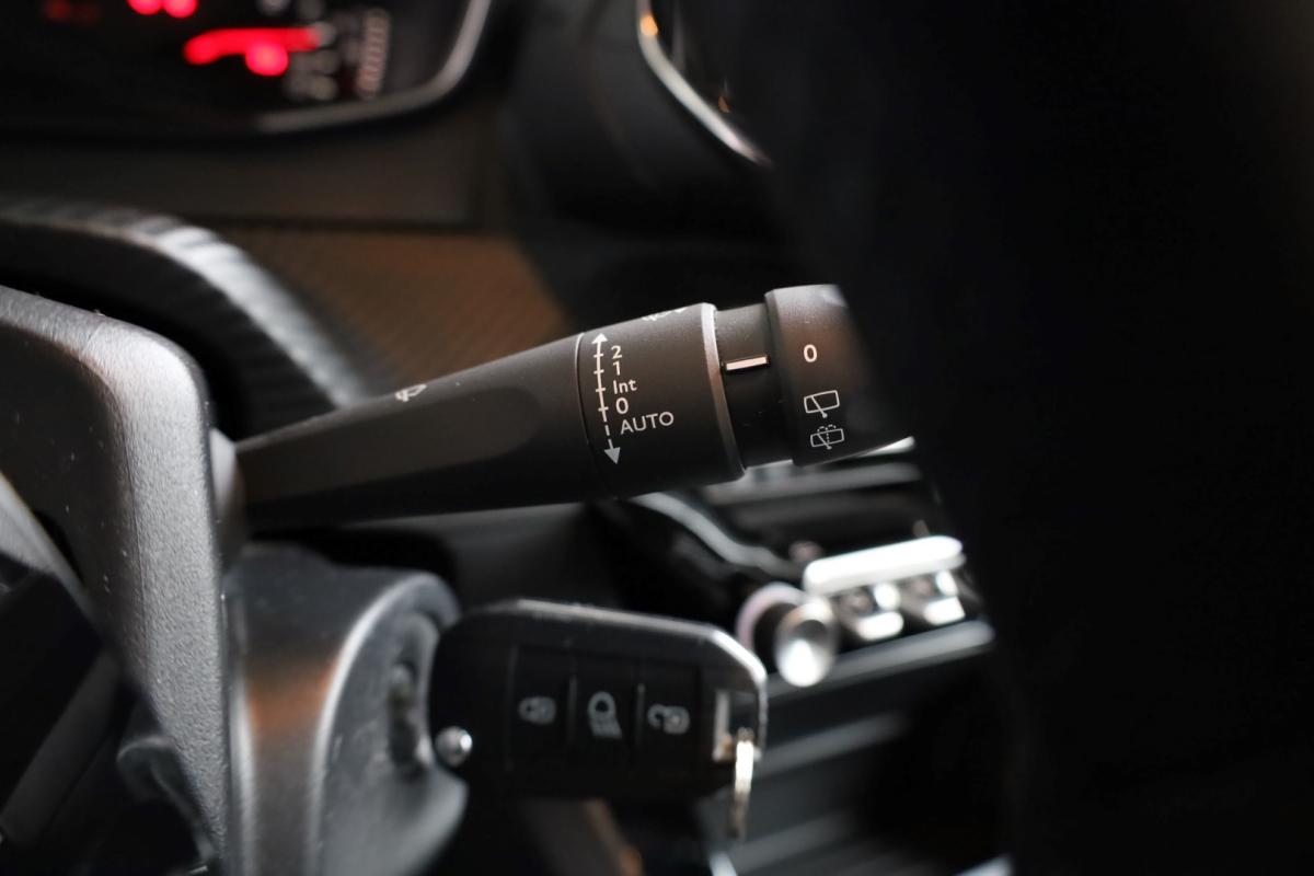 peugeot-2008-2023-gasolina-1199cc