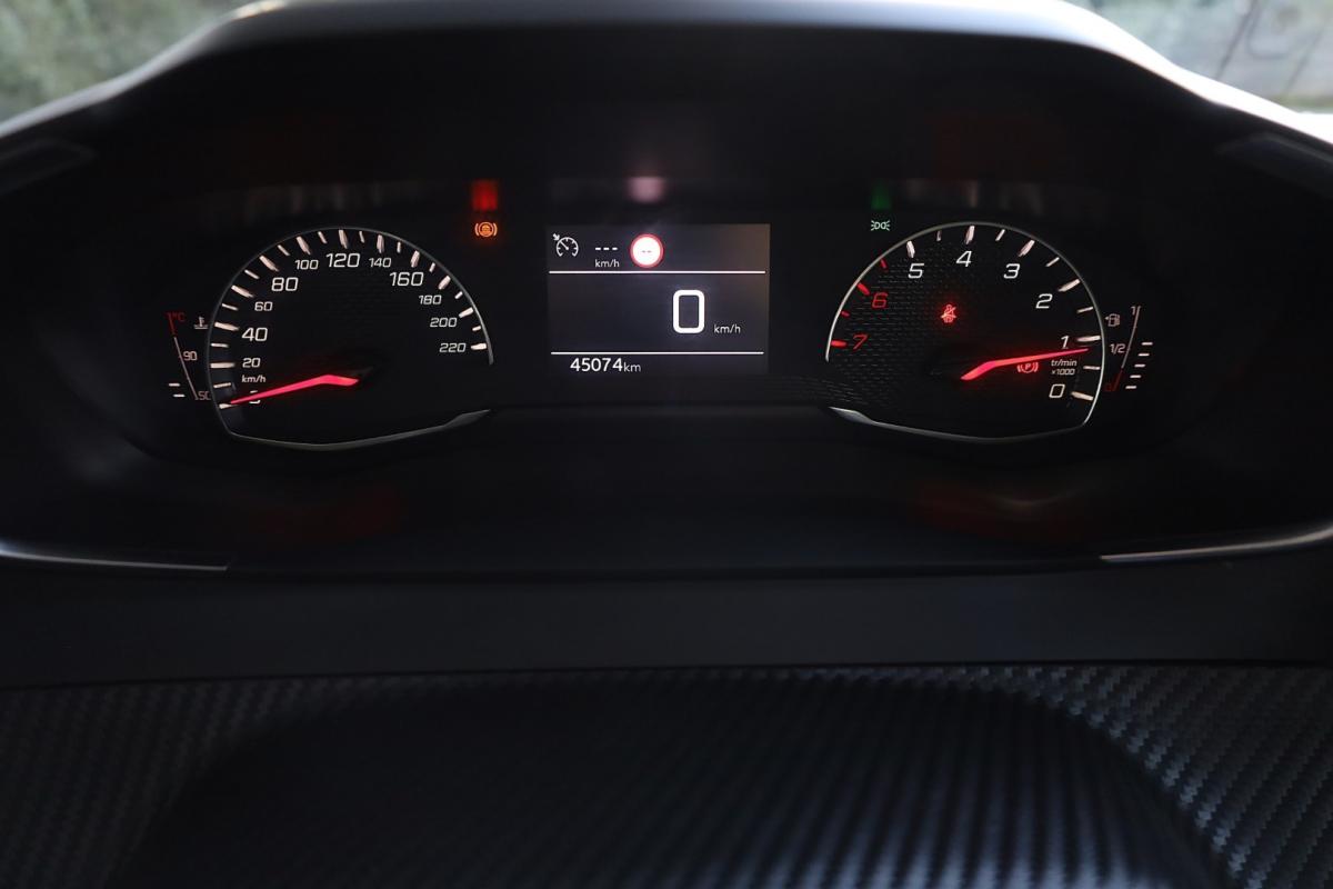 peugeot-2008-2023-gasolina-1199cc