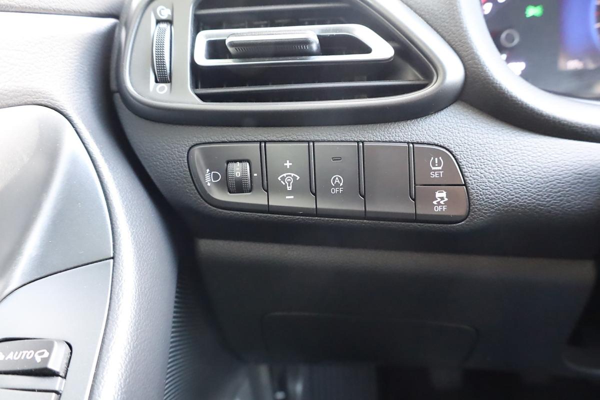 hyundai-i30-2023-gasolina-998cc
