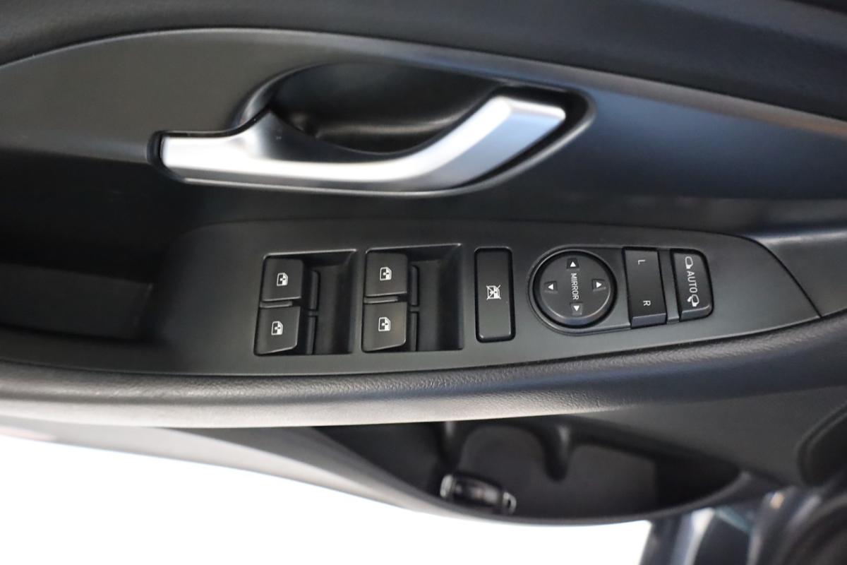 hyundai-i30-2023-gasolina-998cc