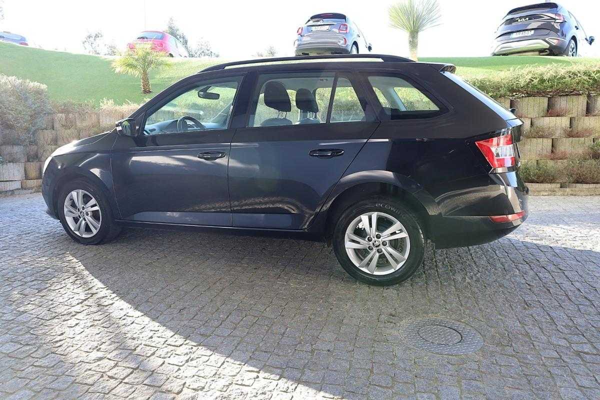 skoda-fabia-break-2022-gasolina-999cc
