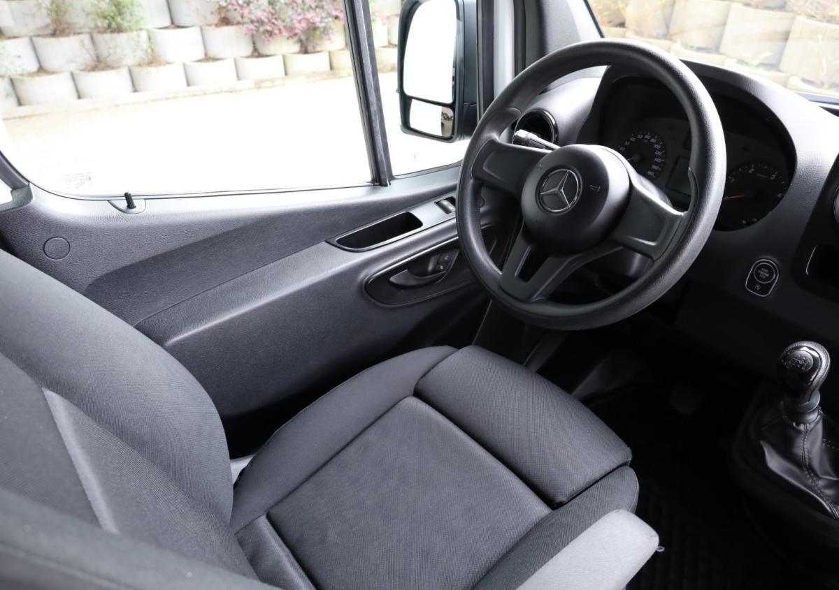 mercedes-benz-sprinter-2023-diesel-1950cc