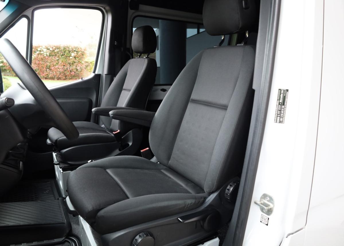 mercedes-benz-sprinter-2023-diesel-1950cc
