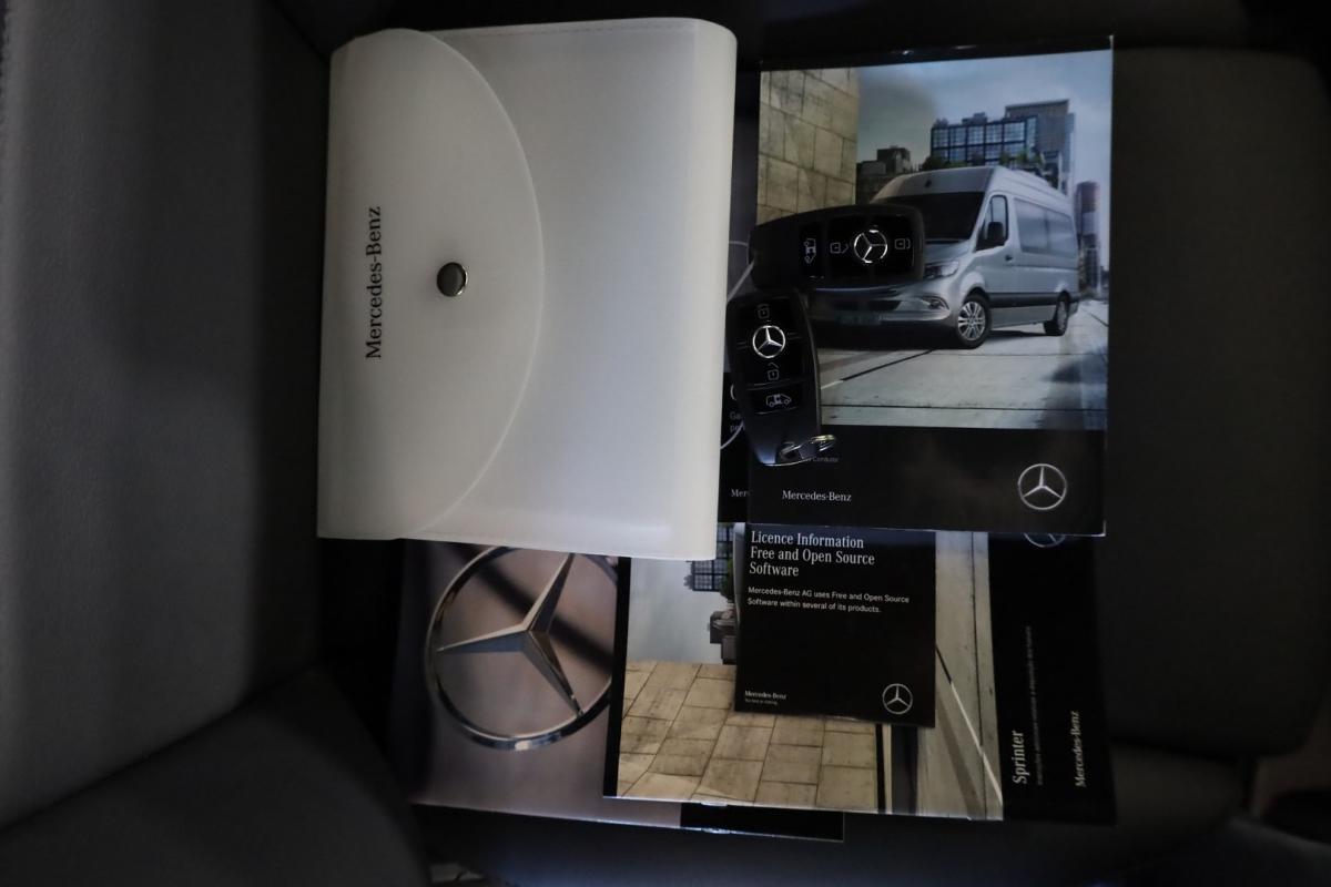 mercedes-benz-sprinter-2023-diesel-1950cc