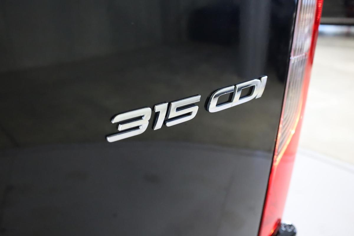 mercedes-benz-sprinter-2023-diesel-1950cc