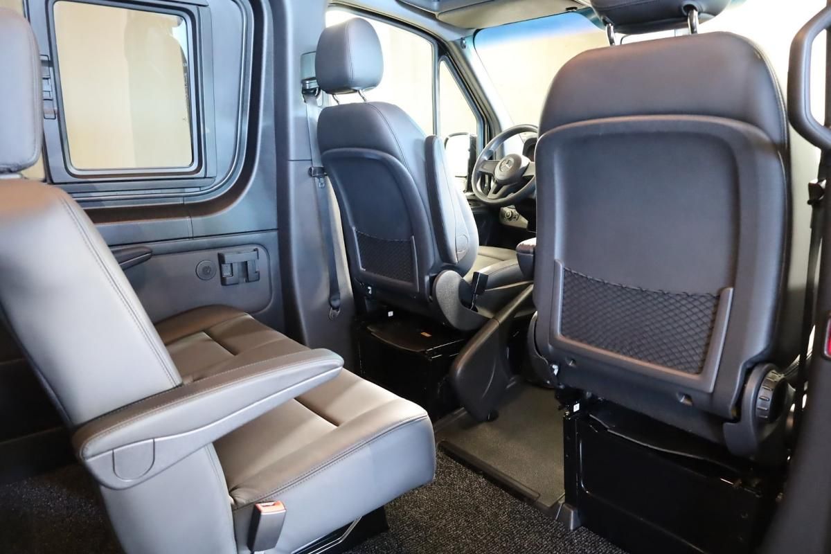 mercedes-benz-sprinter-2023-diesel-1950cc