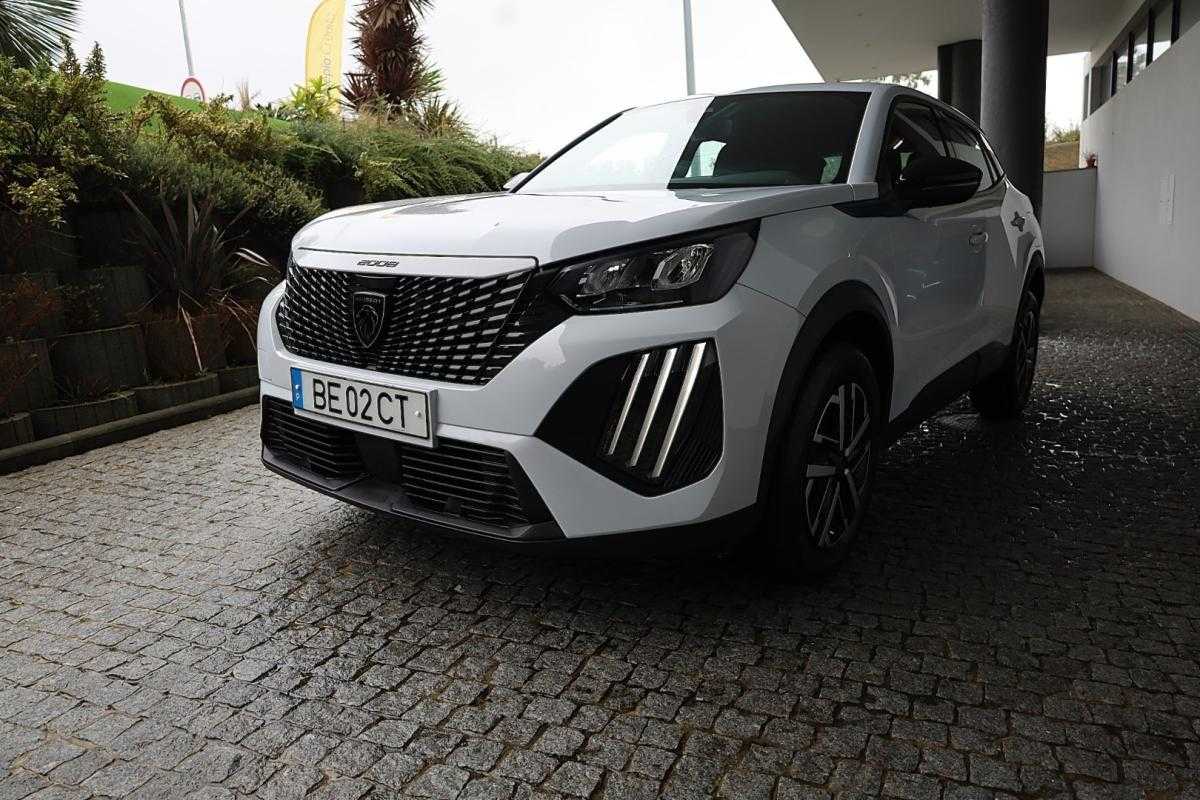 peugeot-2008-2023-gasolina-1199cc